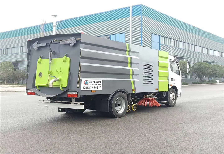 東風(fēng)多利卡掃路車后側(cè)方圖片