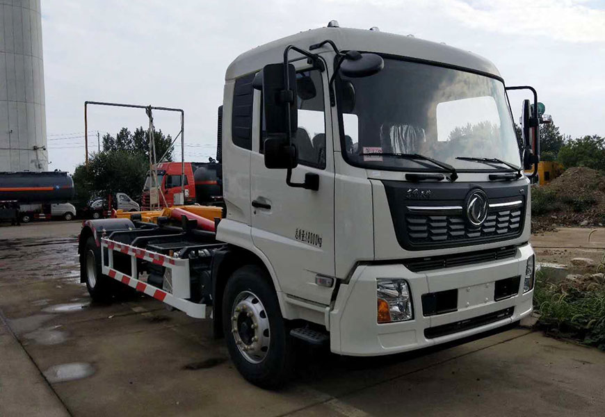 東風(fēng)天錦勾臂垃圾車(chē)