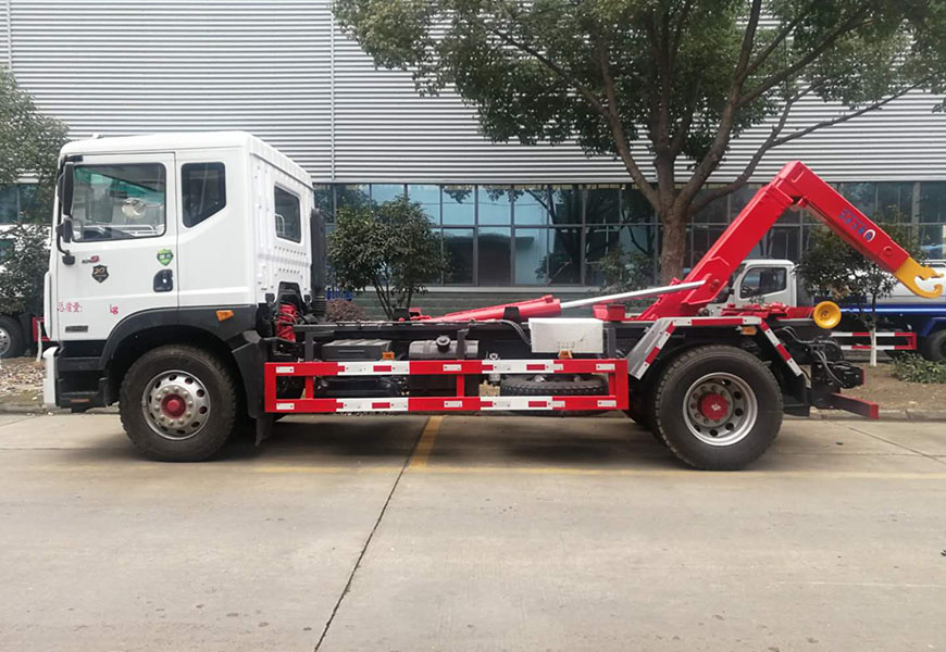 東風(fēng)D9勾臂垃圾車(chē)