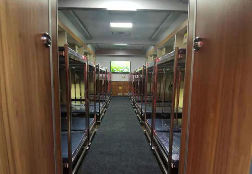 重汽后雙橋宿營(yíng)車