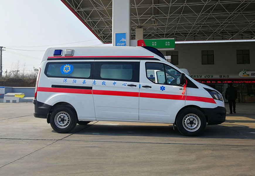 國(guó)六福特V362中軸中頂救護(hù)車(chē)(汽油版)