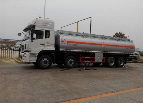 駕駛油罐車(chē)需要遵守哪些規(guī)定